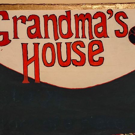 Grandma'S House Apartment วาดี มูซา ภายนอก รูปภาพ